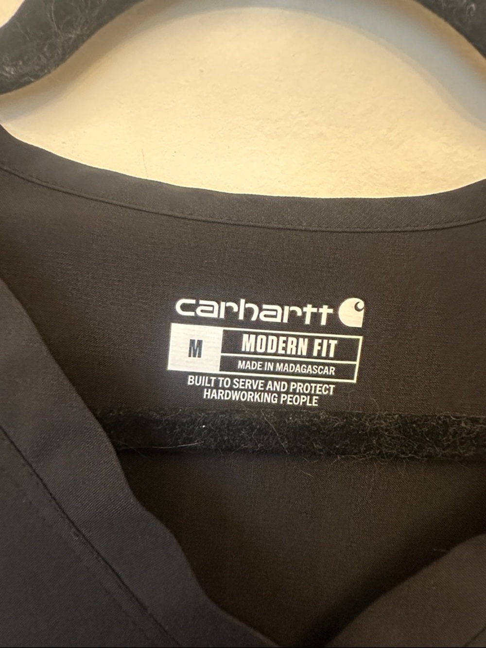Carhartt Men’s Black V-Neck Short Sleeve Force Scrub Top Sz M Modern Fit - Picture 2 of 5